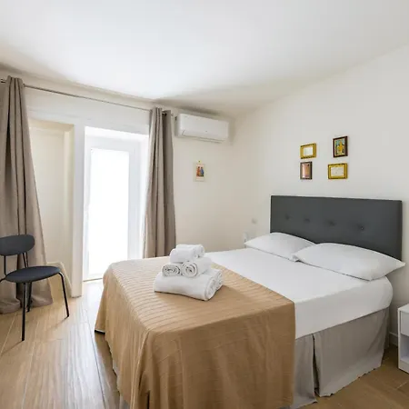 Apartament Terrazza Spaccanapoli By Napoliapartments Neapol